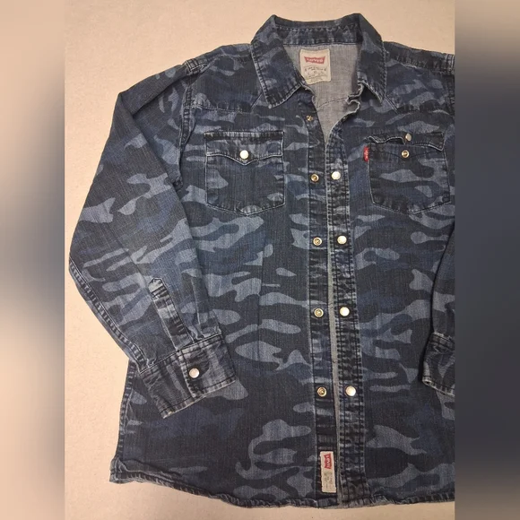 Levi's Blue Camo Denim Shirt - Picture 3 of 8